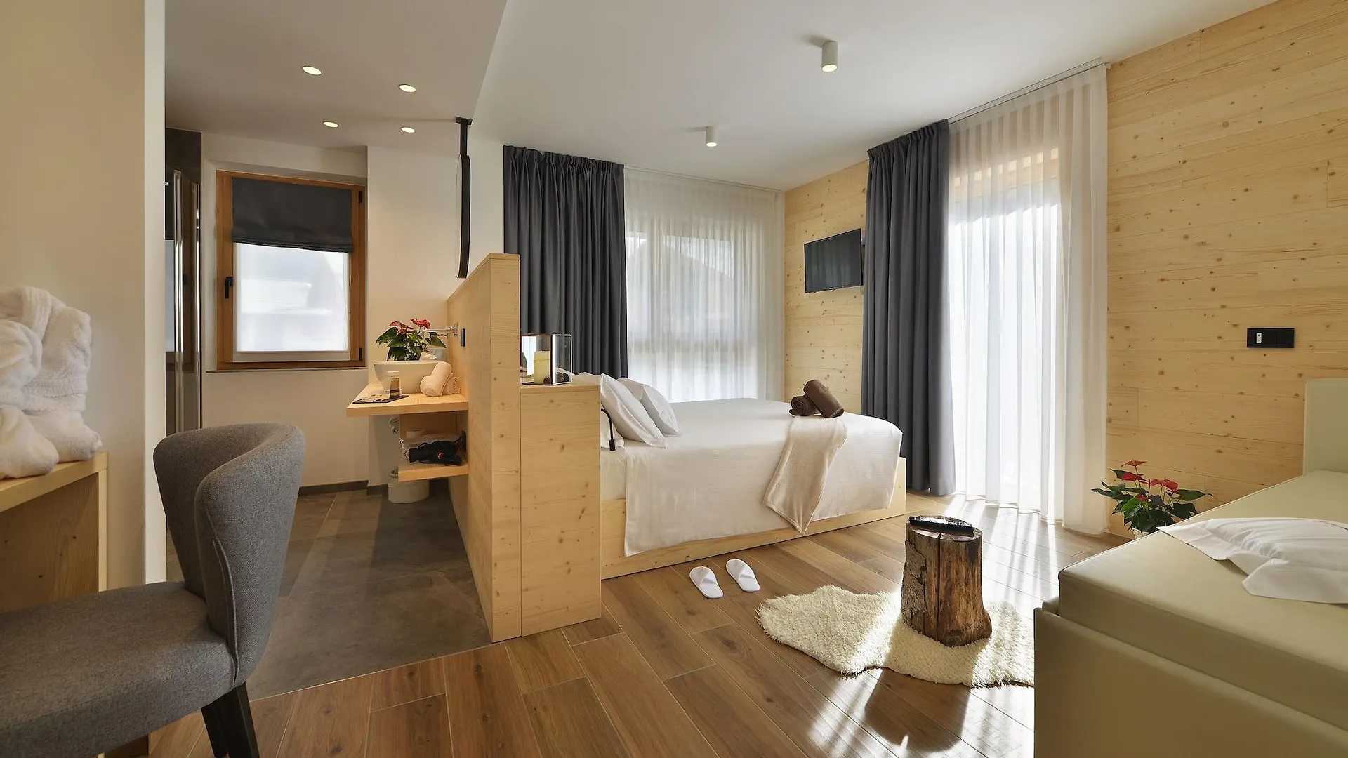 Hotel Valtellina contacts